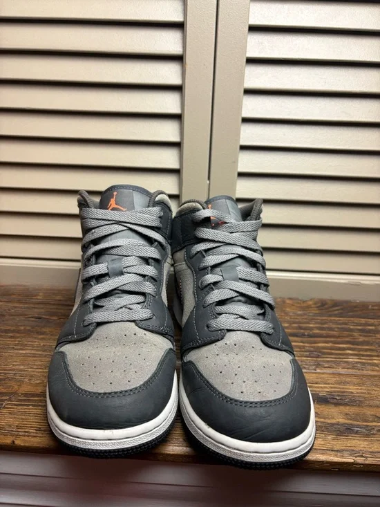 Nike Air Jordan 1 Mid SE in the "Night Stadium" colorway 7Y - Picture 6 of 11